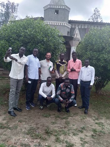 padre-christian-carlassare_gruppo.jpeg